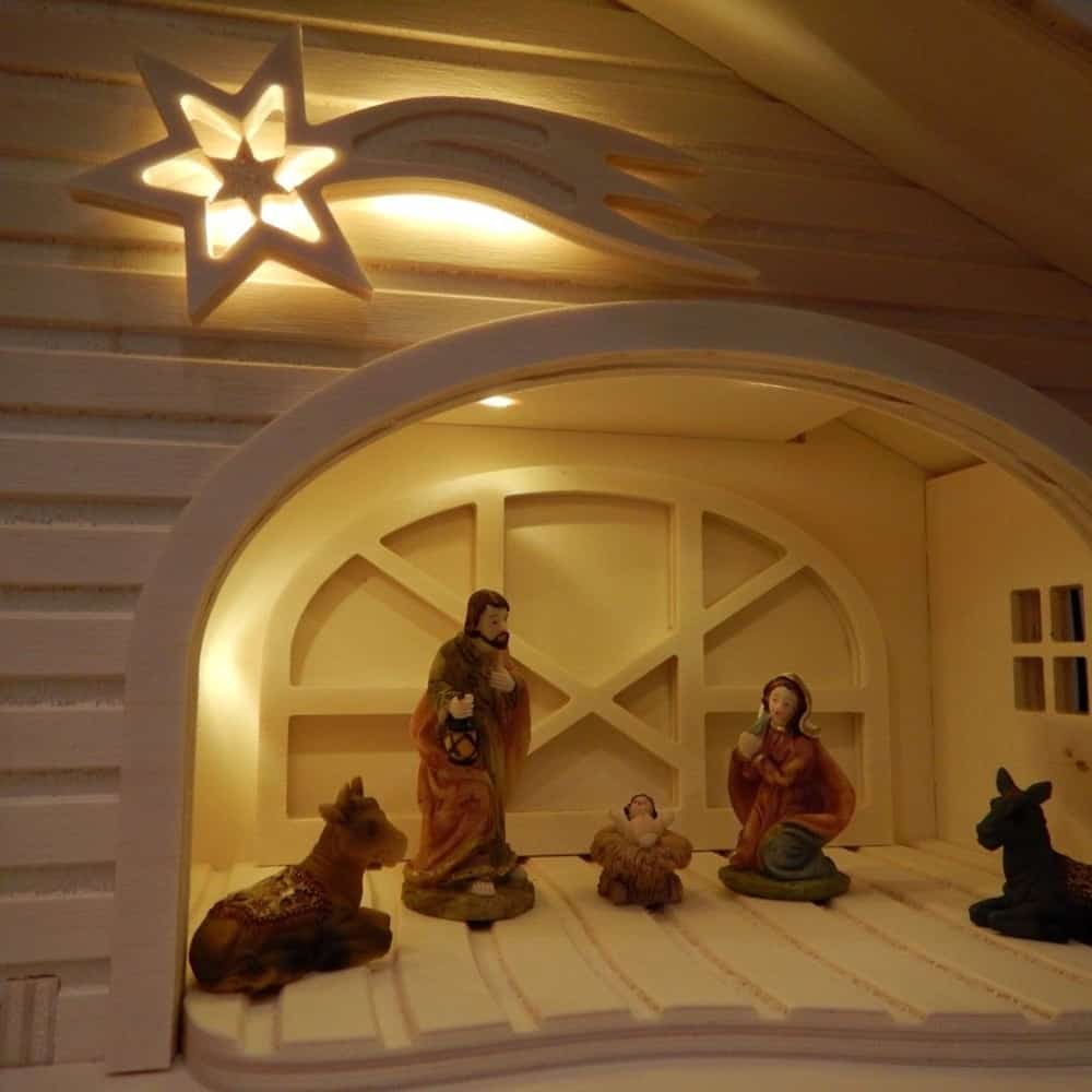 Weihnachtskrippe Mit Figuren Und Beleuchtung